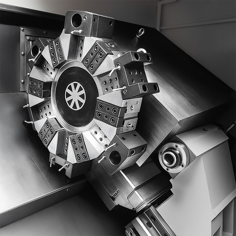 TORNO CNC CK7160X3000 COM MANDRIL HIDRÁULICO PARA 12 FERRAMENTAS E CONTROLADOR SIEMENS SINUMERIK 808D