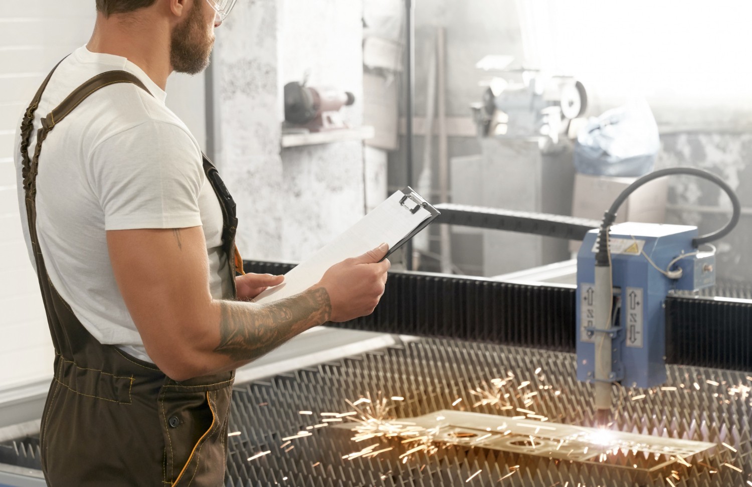 Fresagem CNC de metal. Descrição do processo